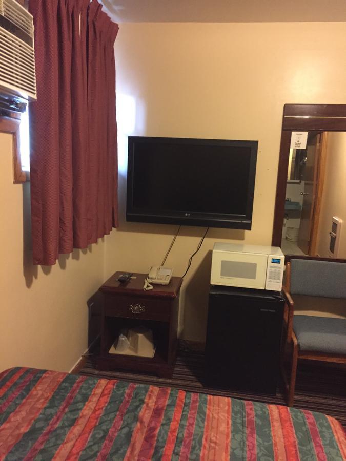 Budget Inn - Cambridge Room photo